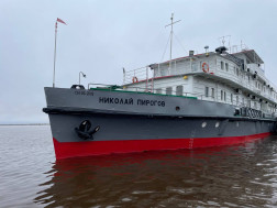 Плавполиклиника «Николай Пирогов» отправилась в летнюю навигацию